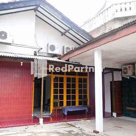 Ninja Room Pasteur Mitra Reddoorz